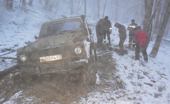 Спасатели Крыма оказали помощь семерым туристам и телёнку (фото)